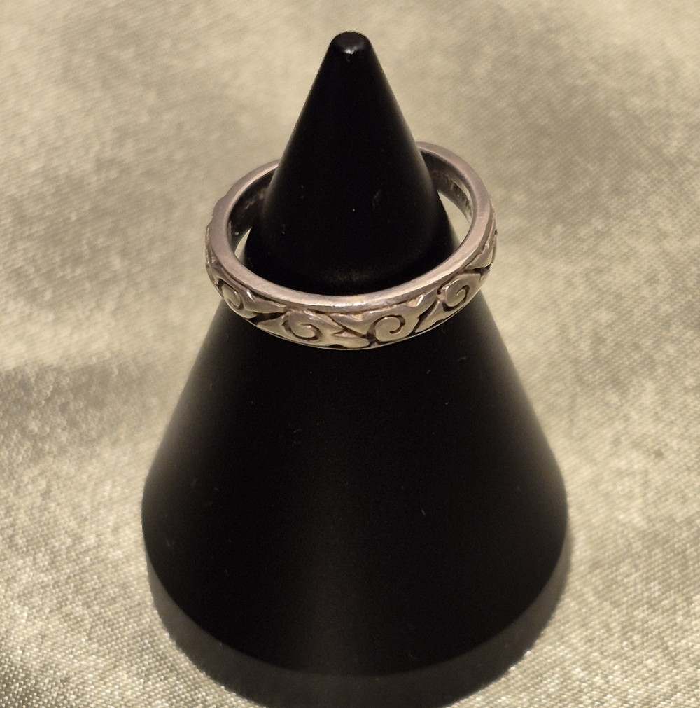 Sweet Sterling Silver Women's Toe Ring, Ring.  Swirly wave Design.